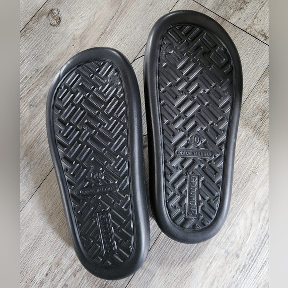 WWE Men's Comfort Slide Sandals - Black/Red - Picture 6 of 7